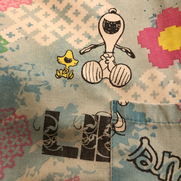 Peanuts Scrub Top  Nurses Top 2 large front pockets XL V Neck - Picture 8 of 9